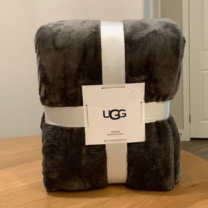 UGG Novah Queen Blanket